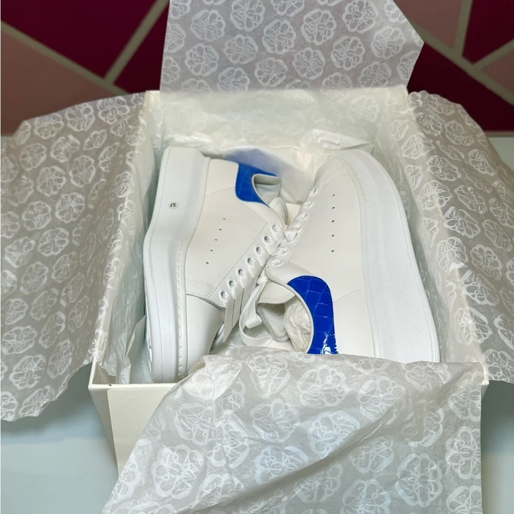 Alexander McQueen Women Oversized Sneakers - White and Blue - Picture 2 of 11
